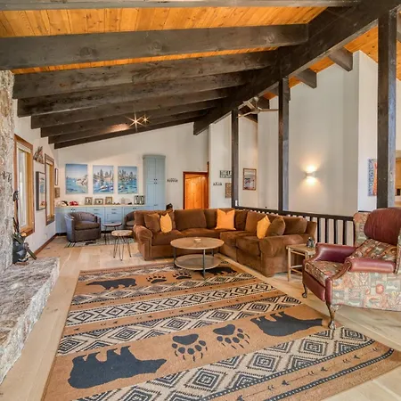 Wanderlust Retreat By Tahoe Getaways - 4Br Pet-Friendly W Fenced Yard, Walking Distance To Lake!
